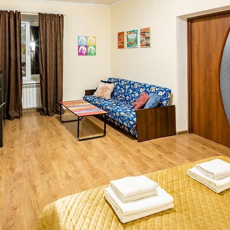 Rainbow Apartment Near Rynok Sq ลวีฟ ภายนอก รูปภาพ