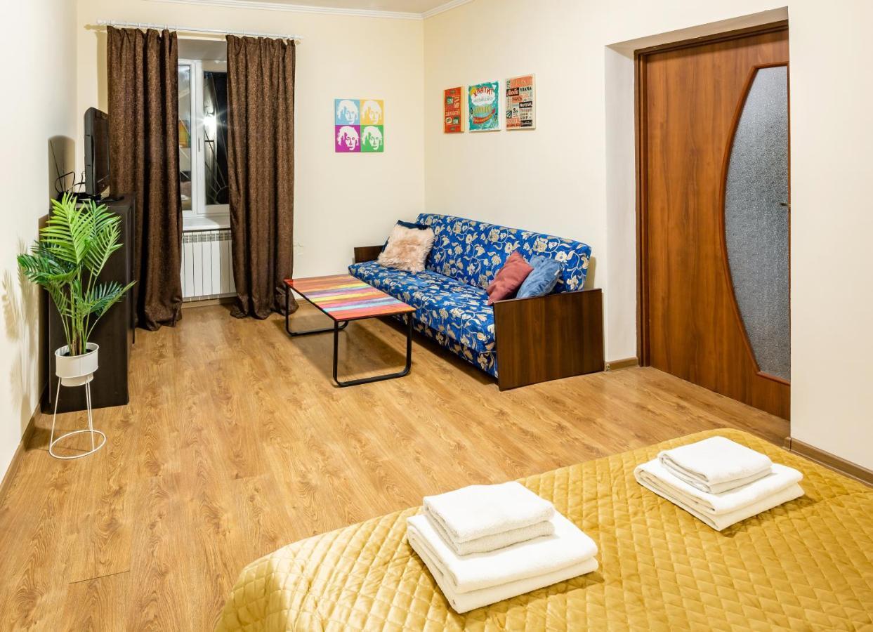 Rainbow Apartment Near Rynok Sq ลวีฟ ภายนอก รูปภาพ