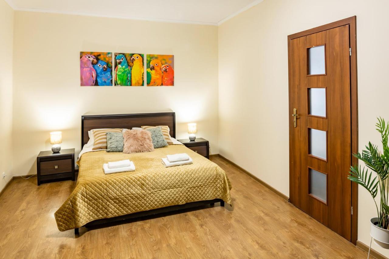 Rainbow Apartment Near Rynok Sq ลวีฟ ภายนอก รูปภาพ