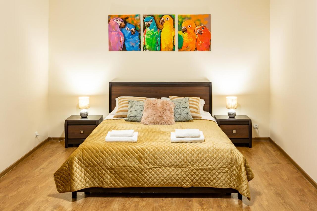 Rainbow Apartment Near Rynok Sq ลวีฟ ภายนอก รูปภาพ