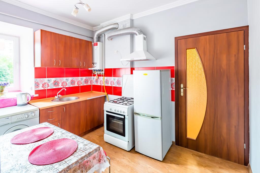 Rainbow Apartment Near Rynok Sq ลวีฟ ภายนอก รูปภาพ